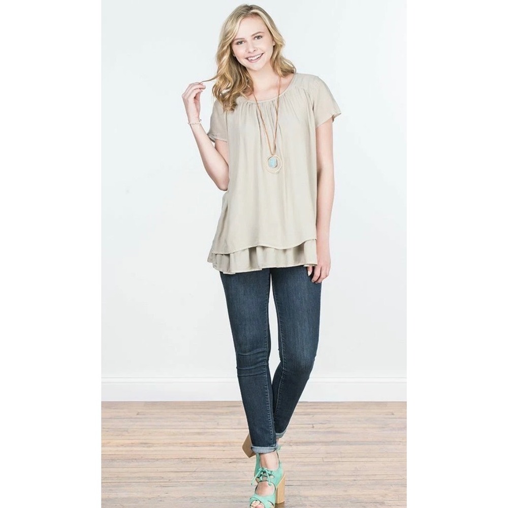 Matilda Jane Woman Sm. Shadows Top Beige Short Sleeve Tiered Layered Tunic Boho